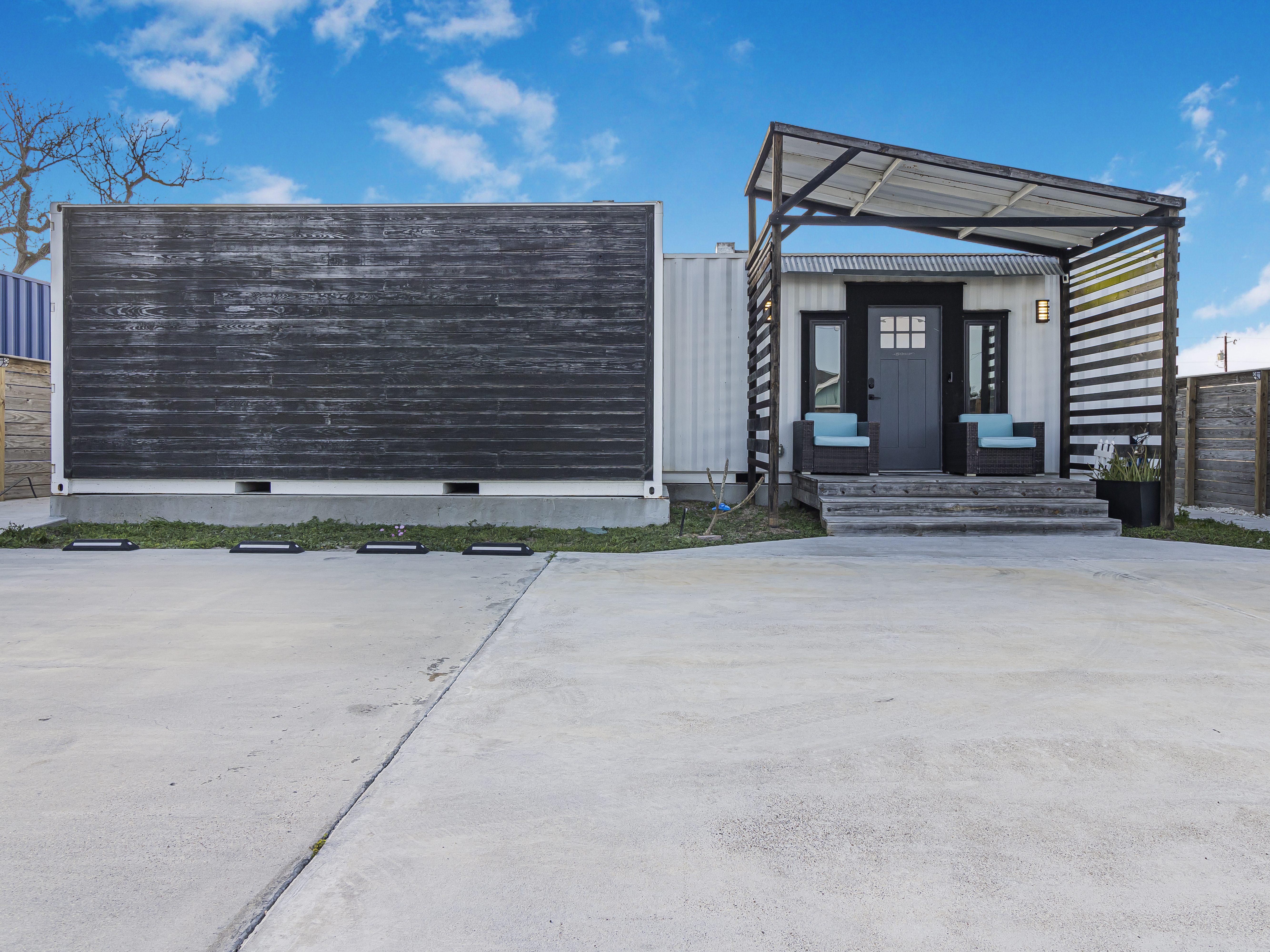 House Front Straight